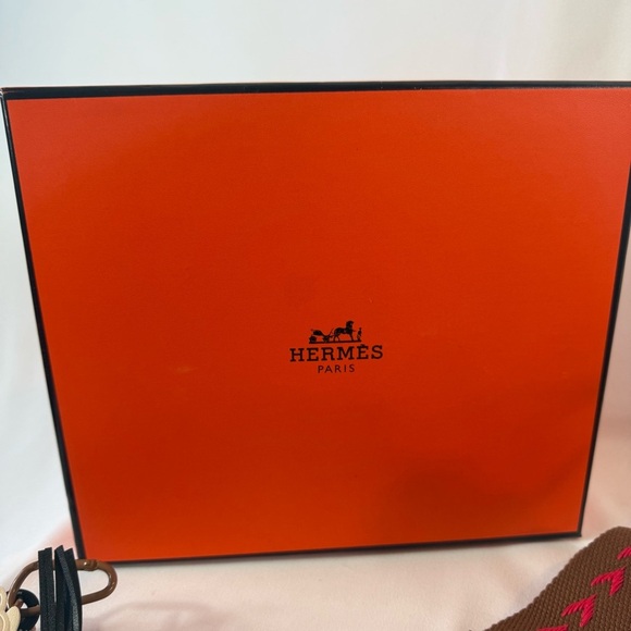 Brown Leather Handbag with Pink Accents - Picture 5 of 17